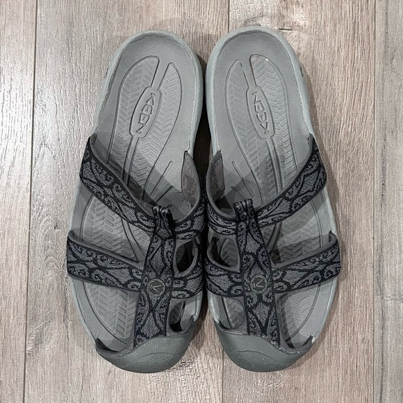 Keen Gray Patterned Women's Sandals - Picture 2 of 6
